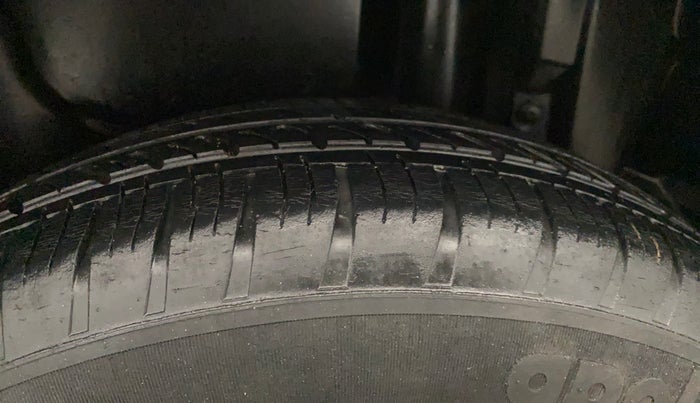 2014 Maruti Swift Dzire VXI, Petrol, Manual, 1,15,322 km, Left Rear Tyre Tread
