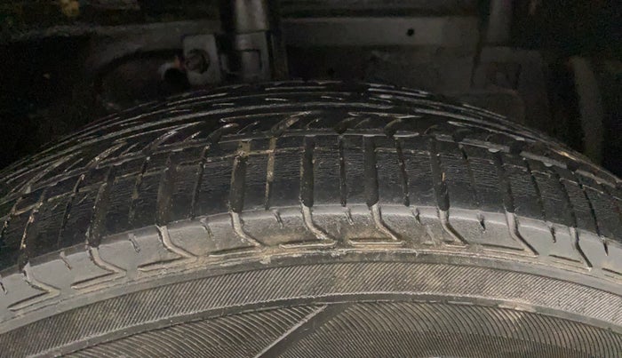 2014 Maruti Swift Dzire VXI, Petrol, Manual, 1,15,322 km, Right Front Tyre Tread