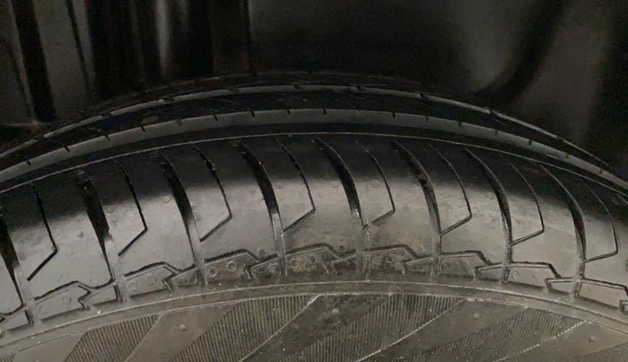 2014 Maruti Swift Dzire VXI, Petrol, Manual, 1,15,322 km, Right Rear Tyre Tread