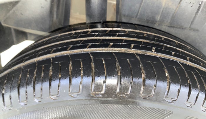 2017 Maruti Dzire ZXI PLUS, Petrol, Manual, 43,814 km, Right Rear Tyre Tread