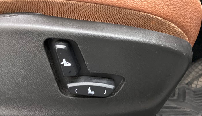 2020 MG HECTOR PLUS SHARP 1.5 PETROL TURBO DCT 6-STR, Petrol, Automatic, 53,521 km, Driver Side Adjustment Panel