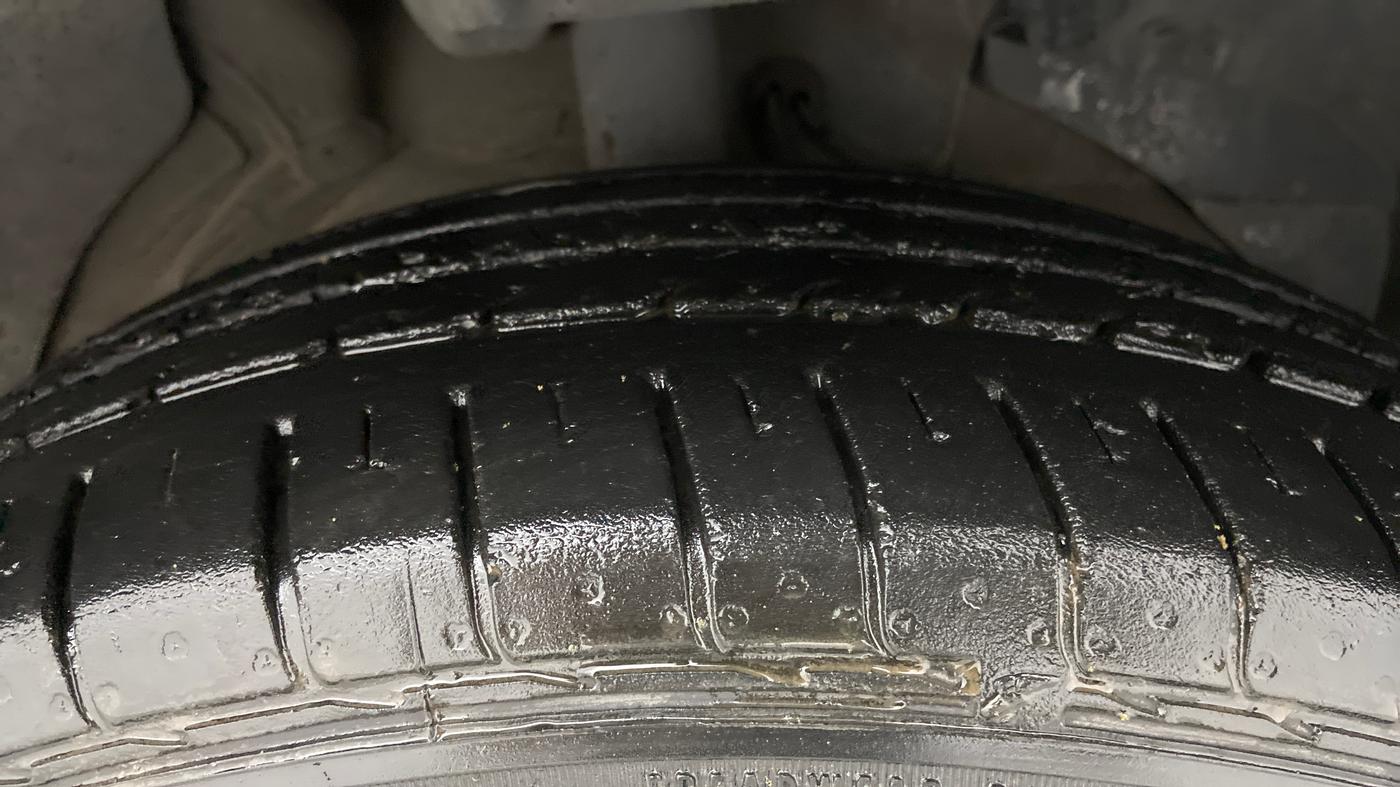 2020 MG HECTOR PLUS SHARP 1.5 PETROL TURBO DCT 6-STR, Petrol, Automatic, 53,521 km, Right Front Tyre Tread