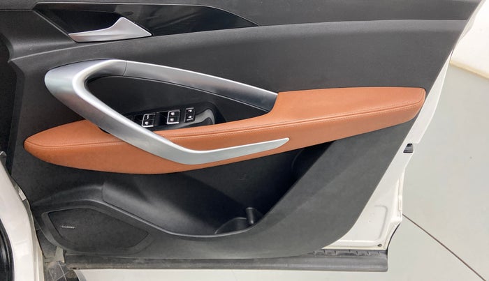 2020 MG HECTOR PLUS SHARP 1.5 PETROL TURBO DCT 6-STR, Petrol, Automatic, 53,521 km, Driver Side Door Panels Control