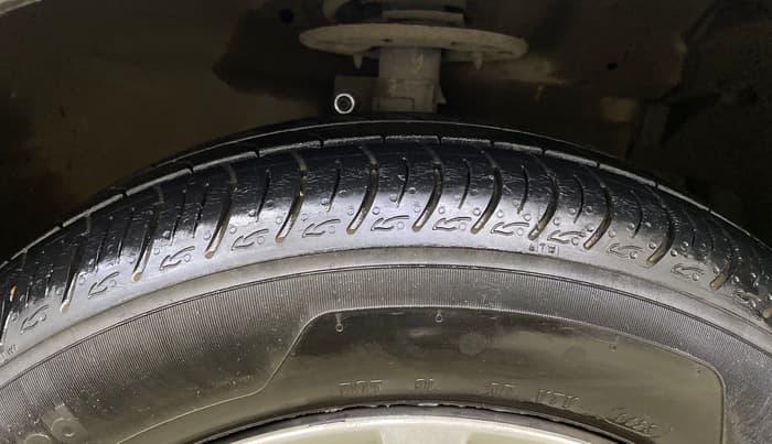 2016 Maruti Ciaz VXI, Petrol, Manual, 42,786 km, Right Front Tyre Tread