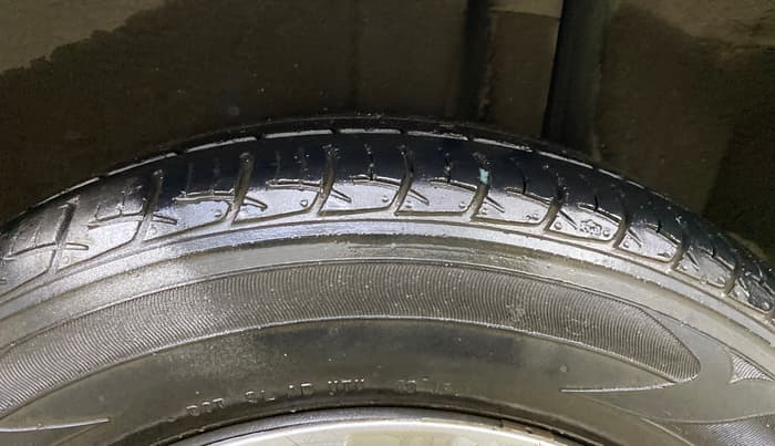 2016 Maruti Ciaz VXI, Petrol, Manual, 42,786 km, Left Rear Tyre Tread