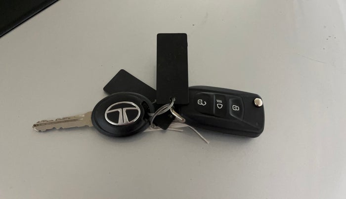 2019 Tata Tiago XT PETROL, Petrol, Manual, 37,833 km, Key Close Up