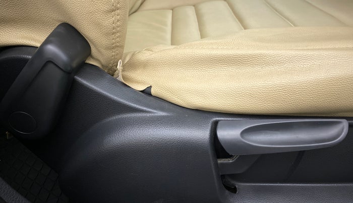 2018 Volkswagen Polo HIGH LINE PLUS 1.0, CNG, Manual, 36,923 km, Driver Side Adjustment Panel