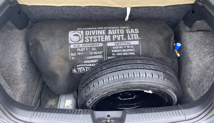 2018 Volkswagen Polo HIGH LINE PLUS 1.0, CNG, Manual, 36,923 km, Boot Inside