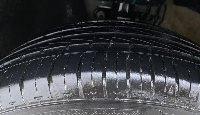 2018 Volkswagen Polo HIGH LINE PLUS 1.0, CNG, Manual, 36,923 km, Left Front Tyre Tread