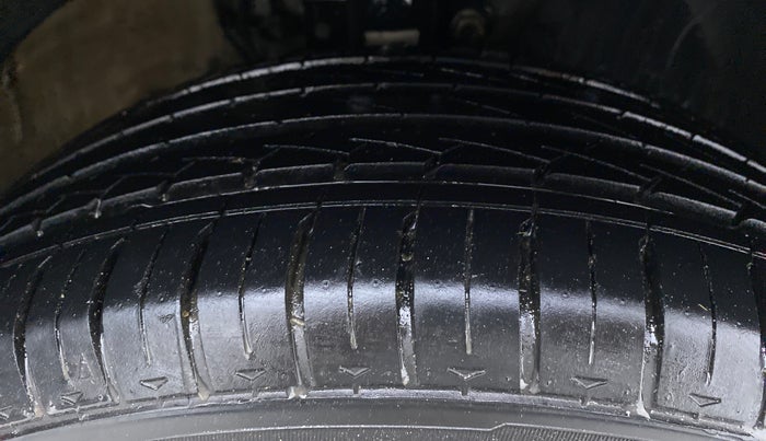 2018 Volkswagen Polo HIGH LINE PLUS 1.0, CNG, Manual, 36,923 km, Right Front Tyre Tread