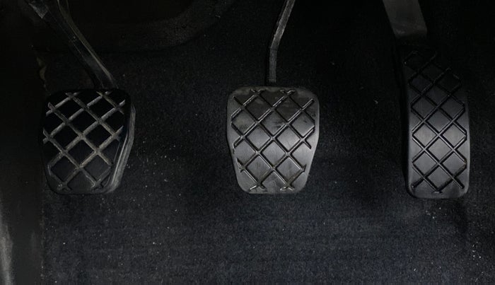 2018 Volkswagen Polo HIGH LINE PLUS 1.0, CNG, Manual, 36,923 km, Pedals