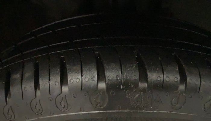 2021 Renault Kwid RXT 1.0 (O), Petrol, Manual, 59,337 km, Right Front Tyre Tread