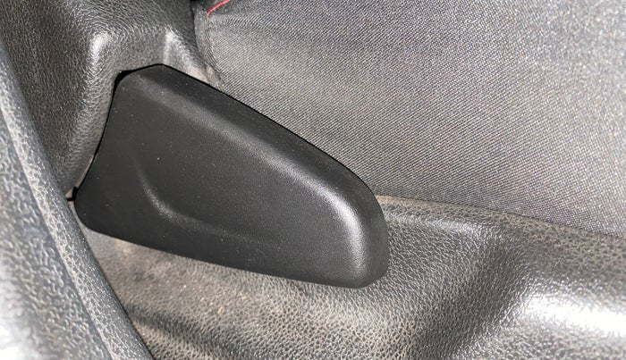 2021 Renault Kwid RXT 1.0 (O), Petrol, Manual, 59,337 km, Driver Side Adjustment Panel