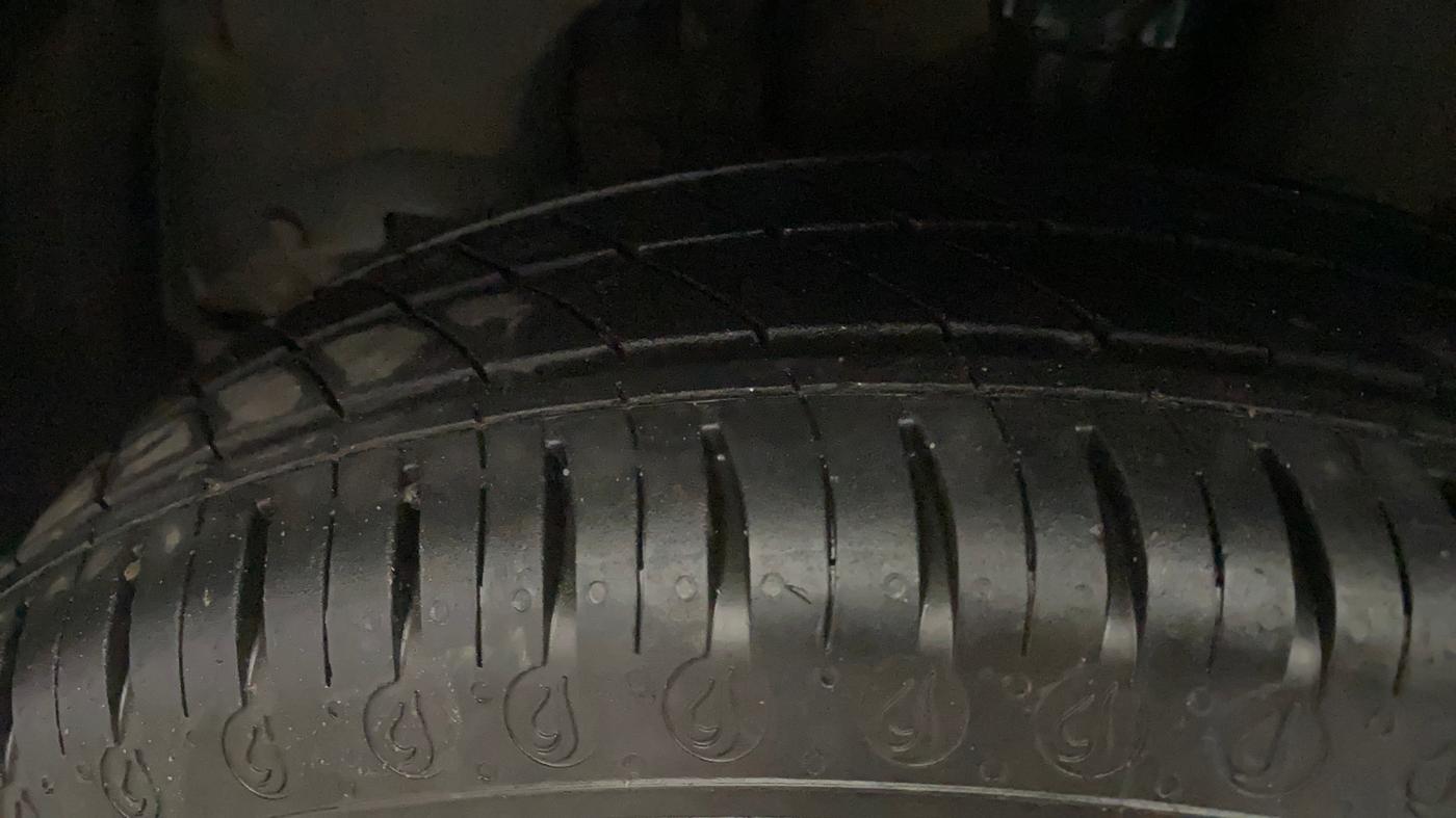 2021 Renault Kwid RXT 1.0 (O), Petrol, Manual, 59,337 km, Left Front Tyre Tread