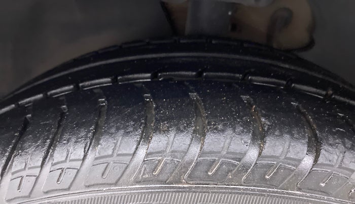 2016 Volkswagen Jetta COMFORTLINE 1.4 TSI MT, Petrol, Manual, 17,105 km, Left Front Tyre Tread