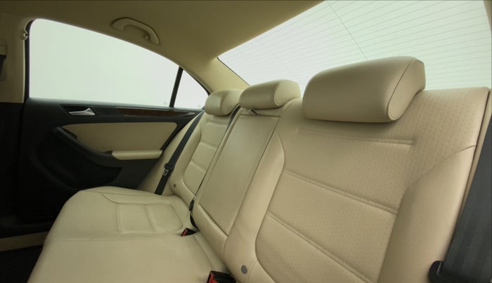 2016 Volkswagen Jetta COMFORTLINE 1.4 TSI MT, Petrol, Manual, 17,105 km, Right Side Rear Door Cabin