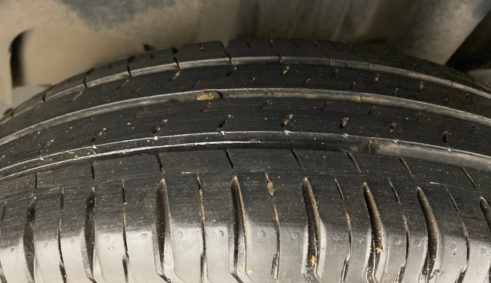 2018 Maruti Swift VXI AMT, Petrol, Automatic, 21,038 km, Left Rear Tyre Tread