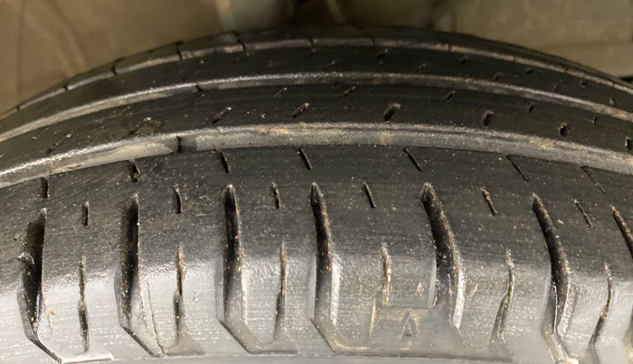 2018 Maruti Swift VXI AMT, Petrol, Automatic, 21,038 km, Right Front Tyre Tread