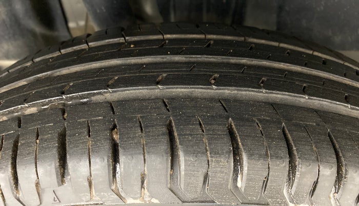 2018 Maruti Swift VXI AMT, Petrol, Automatic, 21,038 km, Right Rear Tyre Tread