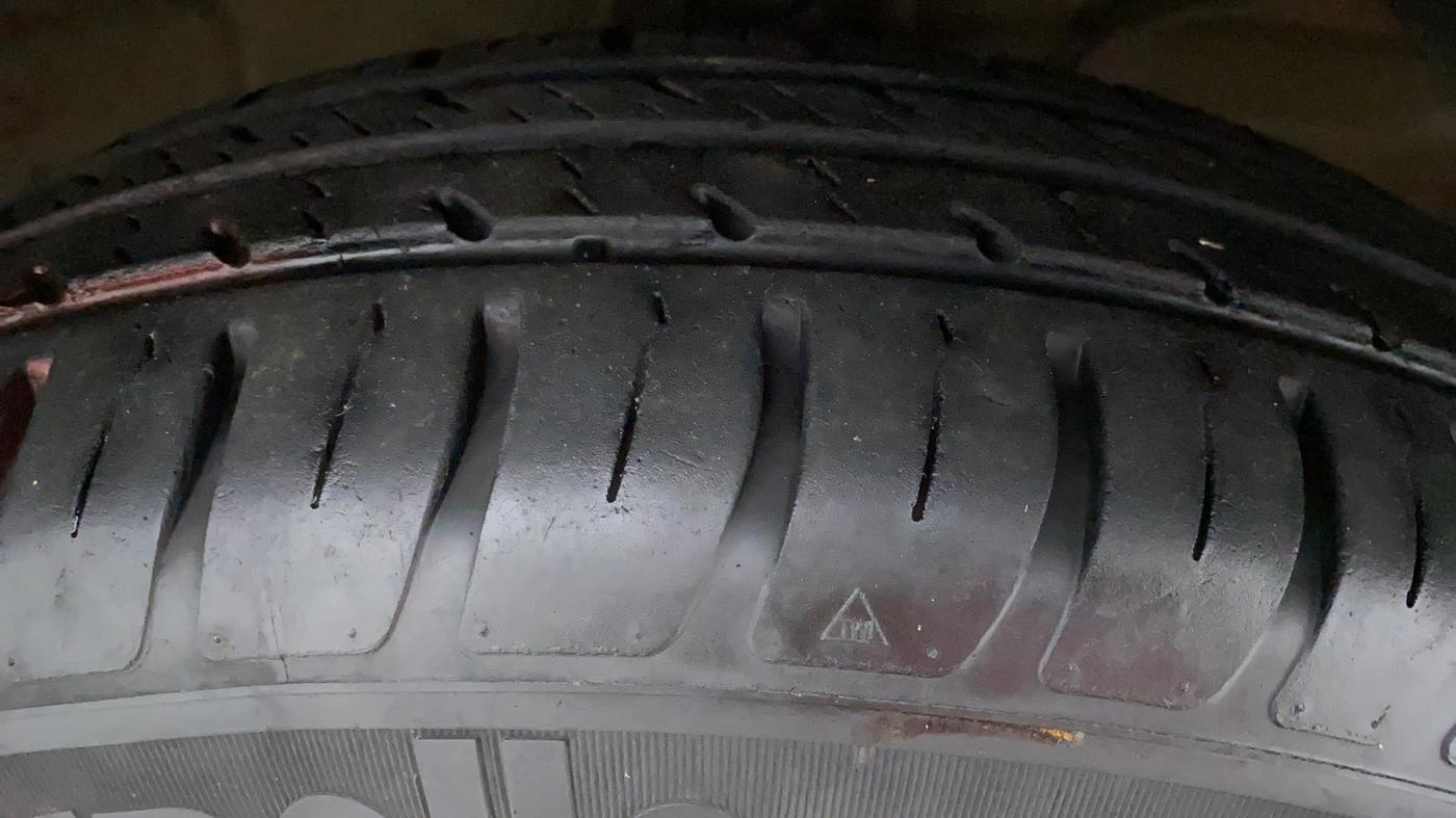2018 Maruti Dzire VXI, Petrol, Manual, 41,131 km, Right Front Tyre Tread