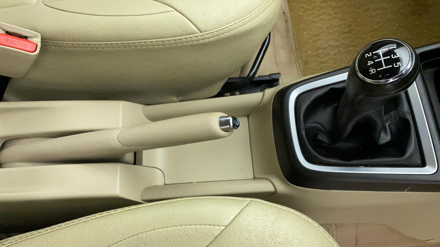 2018 Maruti Dzire VXI, Petrol, Manual, 41,131 km, Gear Lever