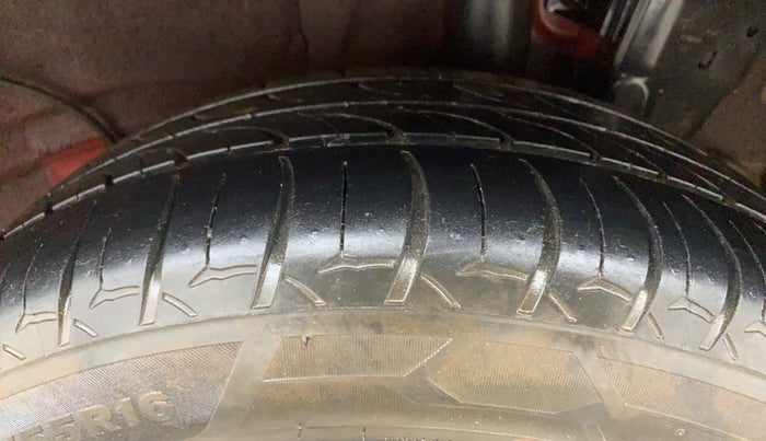 2021 Hyundai NEW I20 SPORTZ 1.2 MT, Petrol, Manual, 64,885 km, Left Rear Tyre Tread