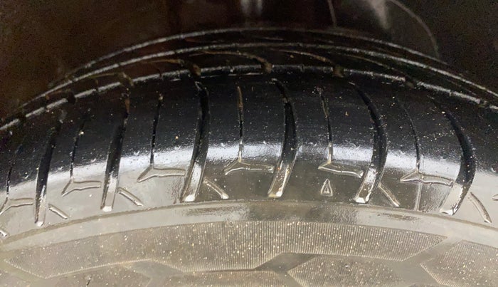 2021 Hyundai NEW I20 SPORTZ 1.2 MT, Petrol, Manual, 64,885 km, Right Front Tyre Tread