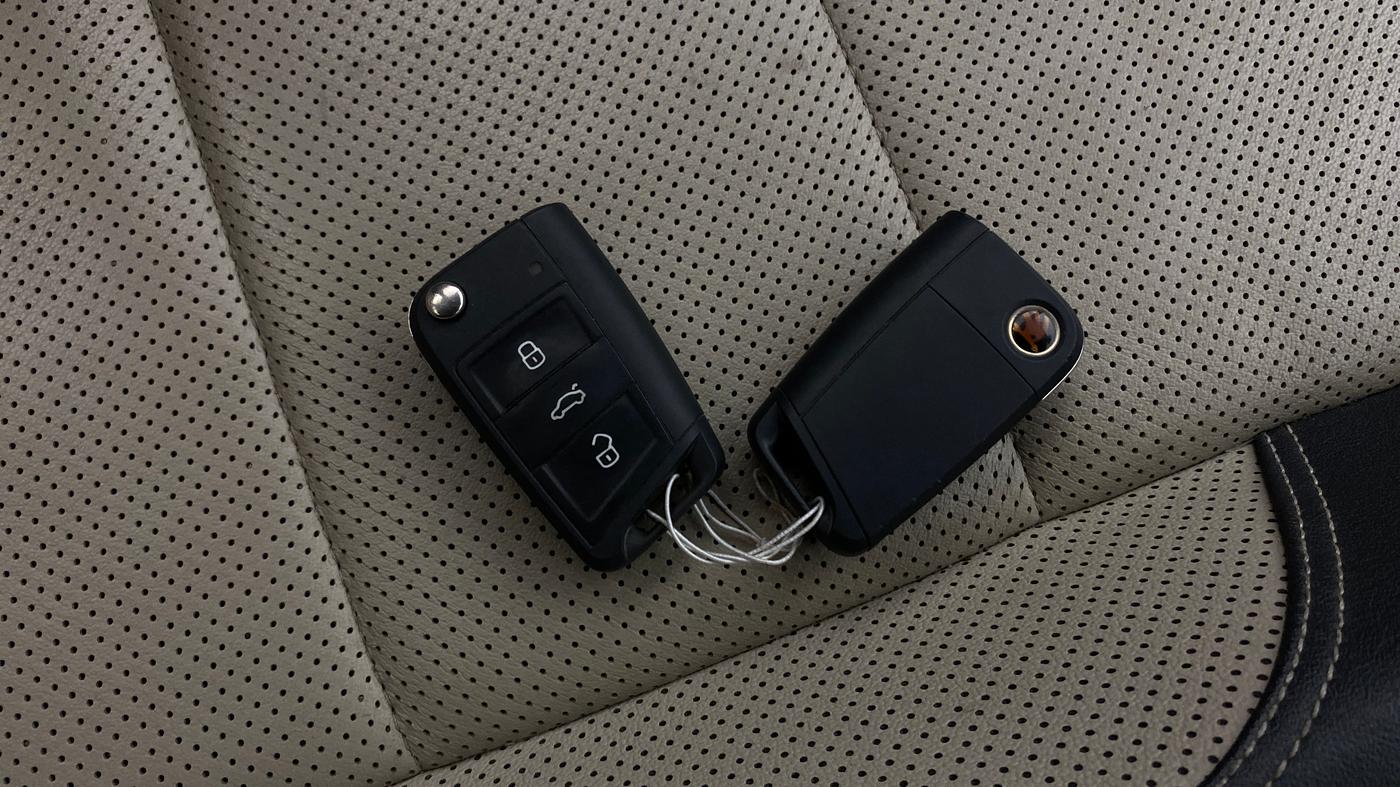 2022 Skoda SLAVIA STYLE 1.0L TSI AT, Petrol, Automatic, 88,338 km, Key Close Up