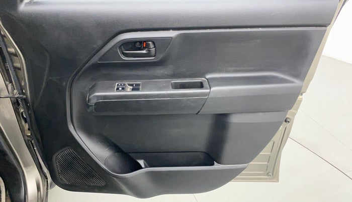 2020 Maruti New Wagon-R LXI CNG 1.0 L, CNG, Manual, 45,220 km, Driver Side Door Panels Control
