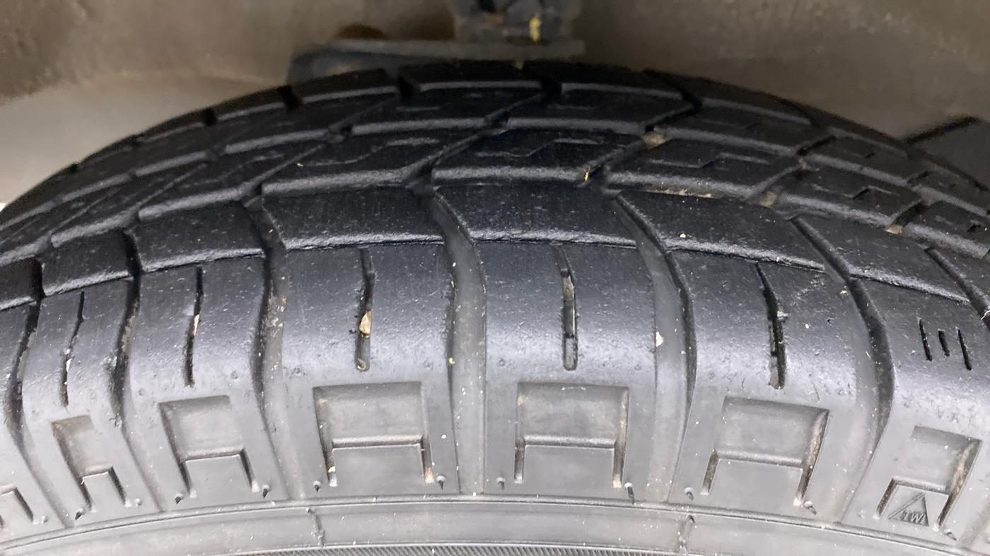 2020 Maruti Eeco 5 STR WITH AC PLUSHTR, Petrol, Manual, 17,600 km, Left Front Tyre Tread