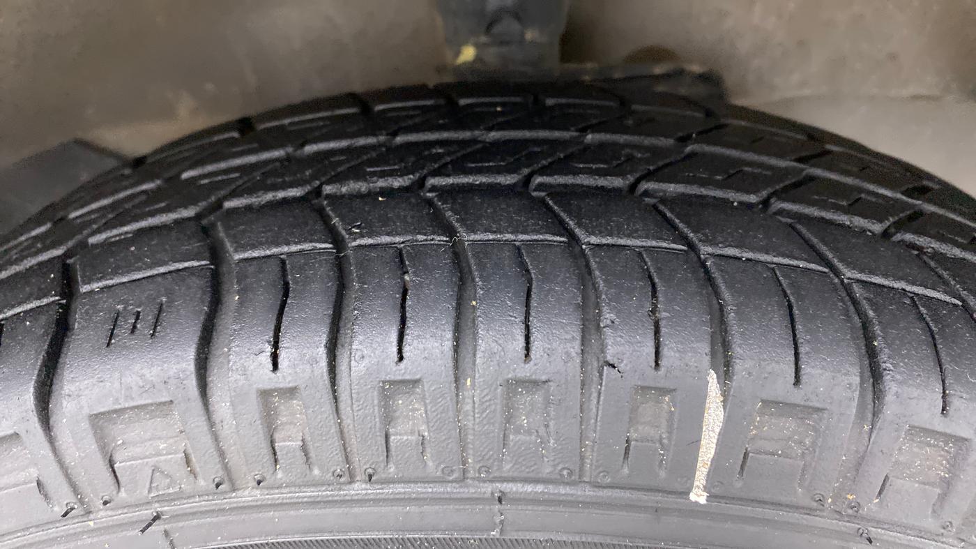 2020 Maruti Eeco 5 STR WITH AC PLUSHTR, Petrol, Manual, 17,600 km, Right Front Tyre Tread
