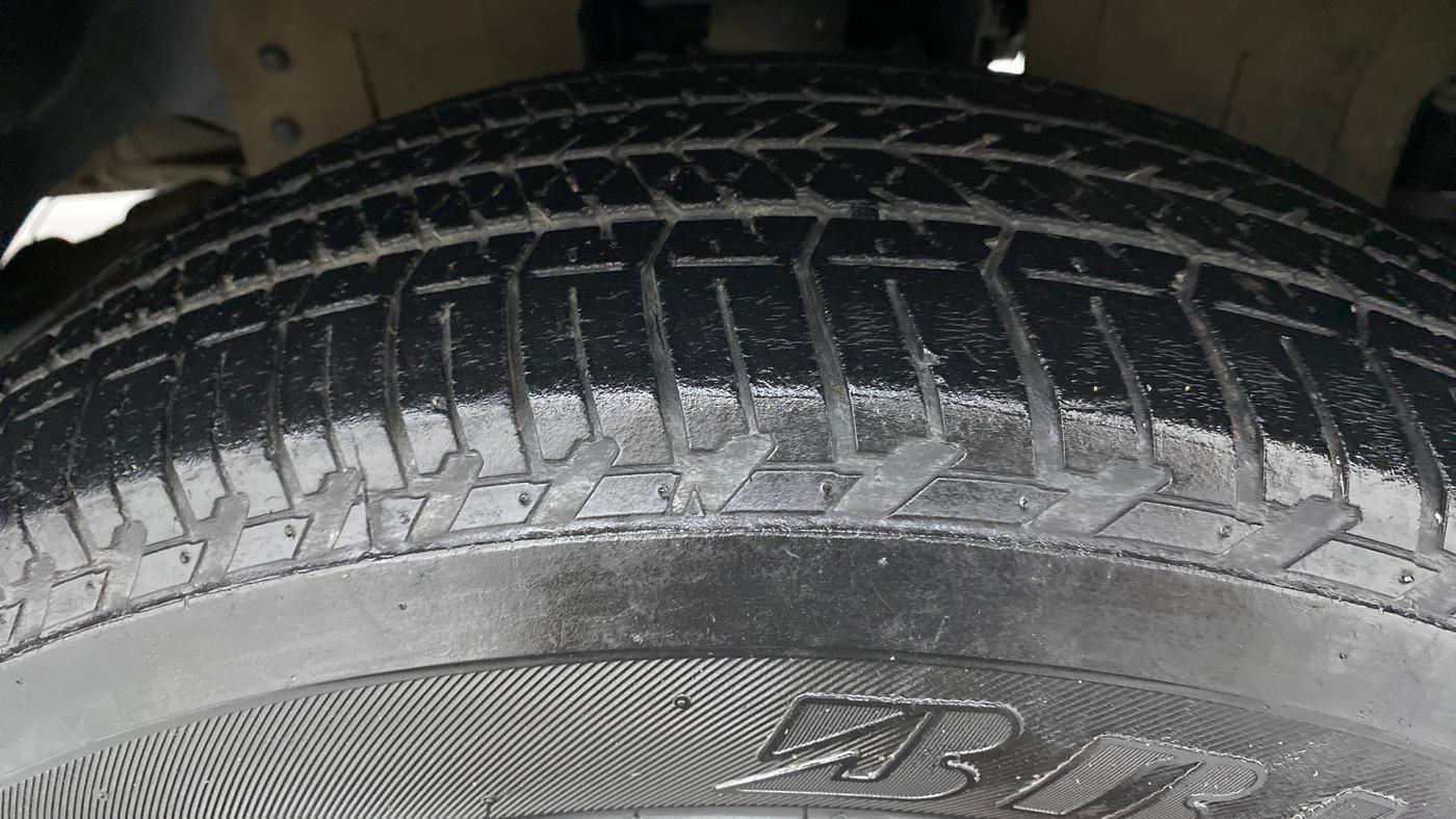 2017 Mahindra Scorpio S6+ INTELL HYBRID, Diesel, Manual, 44,412 km, Right Front Tyre Tread