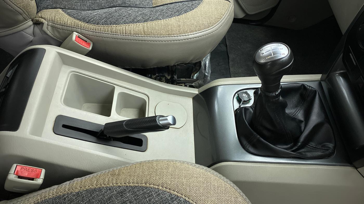 2017 Mahindra Scorpio S6+ INTELL HYBRID, Diesel, Manual, 44,412 km, Gear Lever