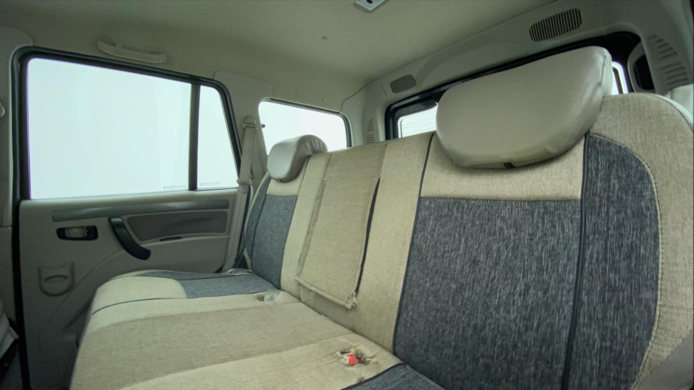 2017 Mahindra Scorpio S6+ INTELL HYBRID, Diesel, Manual, 44,412 km, Right Side Rear Door Cabin