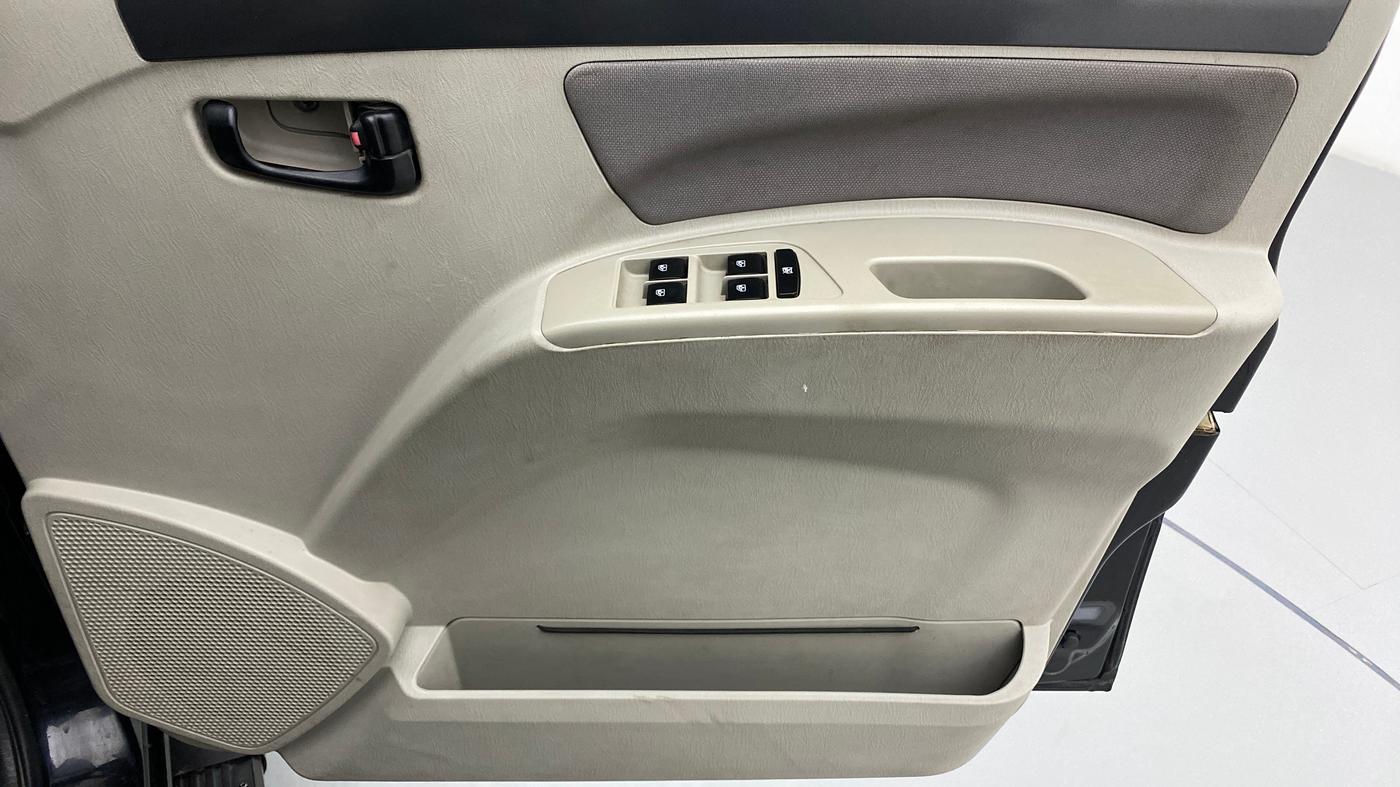 2017 Mahindra Scorpio S6+ INTELL HYBRID, Diesel, Manual, 44,412 km, Driver Side Door Panels Control