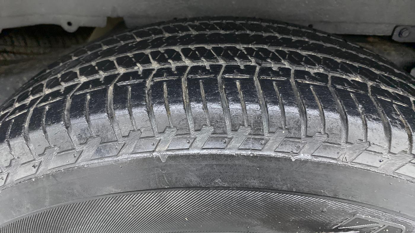 2017 Mahindra Scorpio S6+ INTELL HYBRID, Diesel, Manual, 44,412 km, Right Rear Tyre Tread
