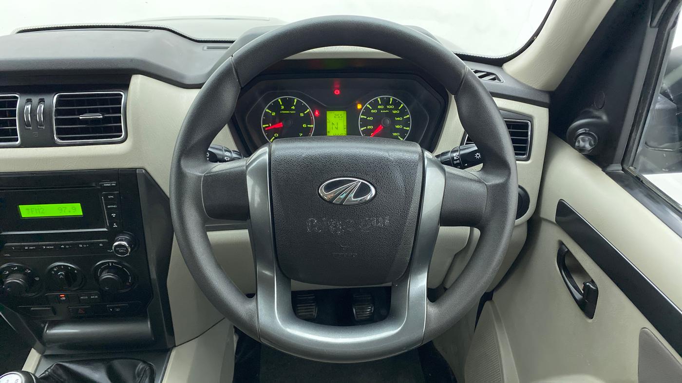 2017 Mahindra Scorpio S6+ INTELL HYBRID, Diesel, Manual, 44,412 km, Steering Wheel Close Up