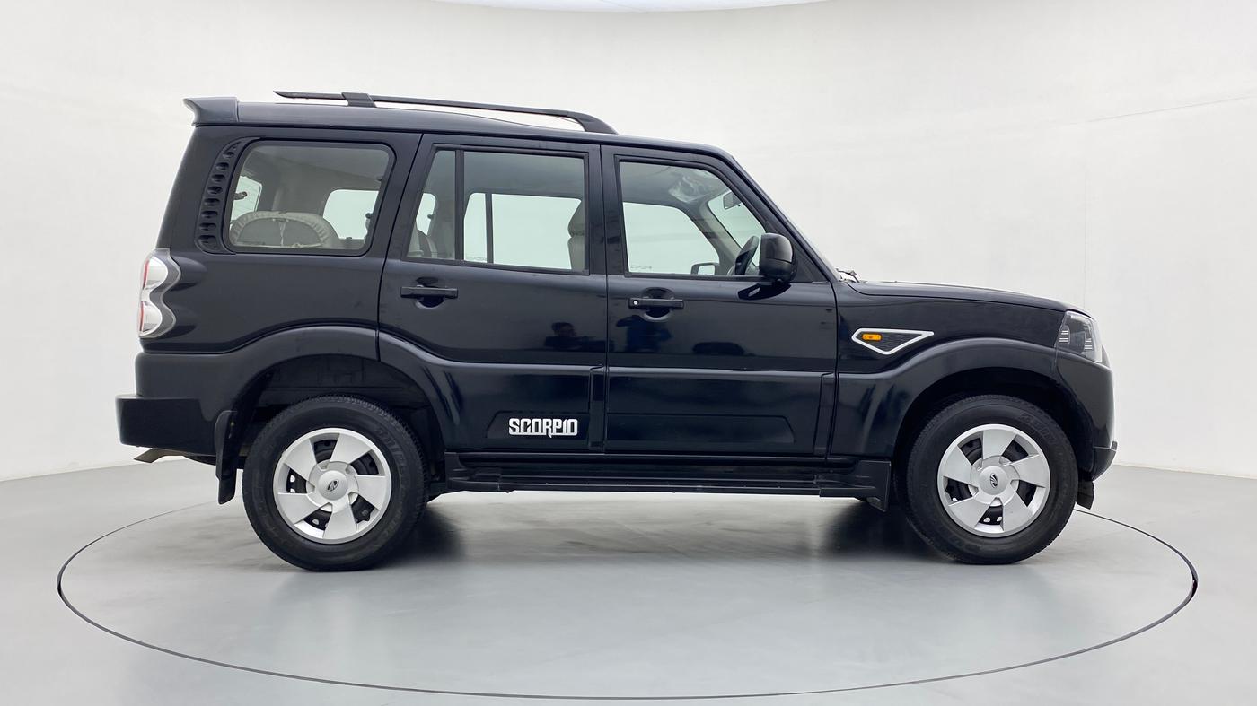 2017 Mahindra Scorpio S6+ INTELL HYBRID, Diesel, Manual, 44,412 km, Right Side