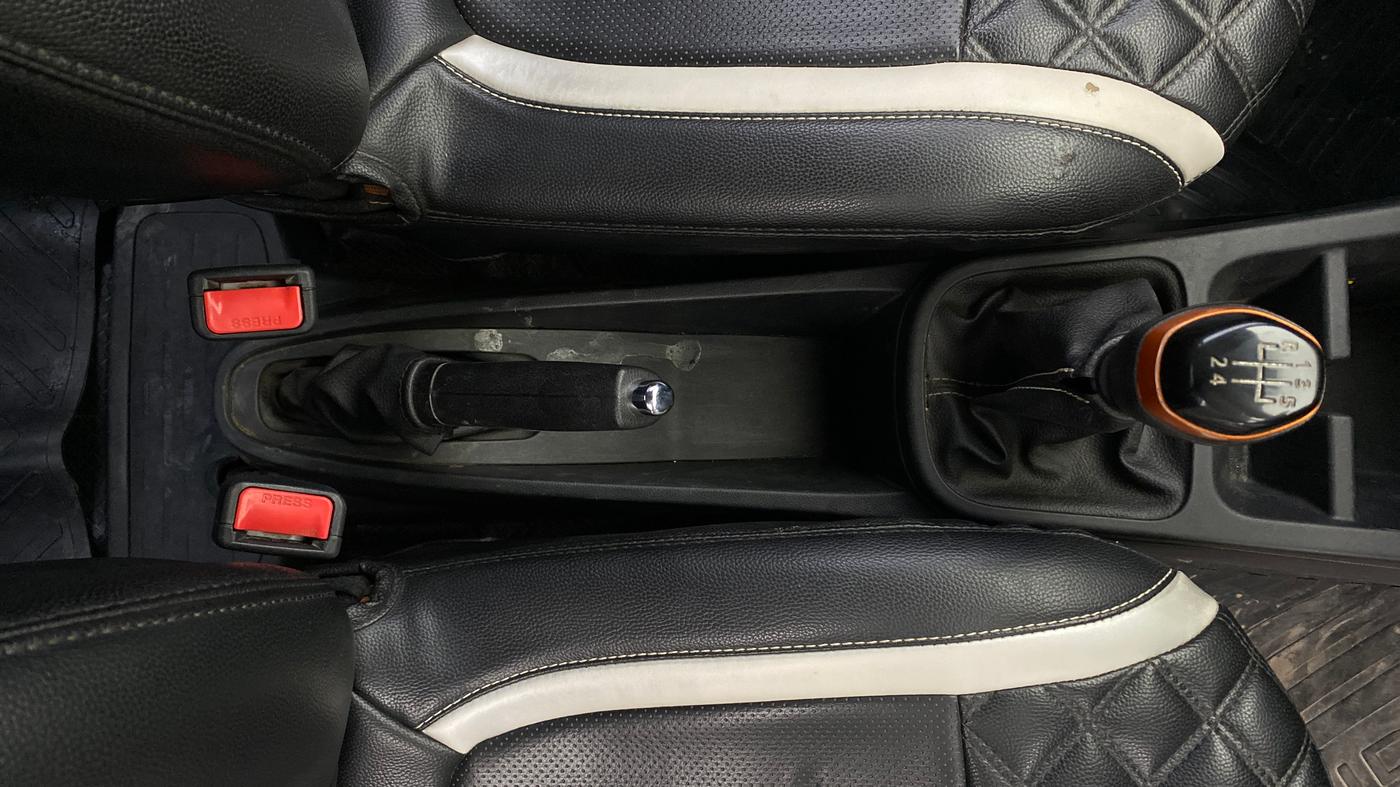 2021 Renault Kwid CLIMBER 1.0 (O), Petrol, Manual, 39,646 km, Gear Lever