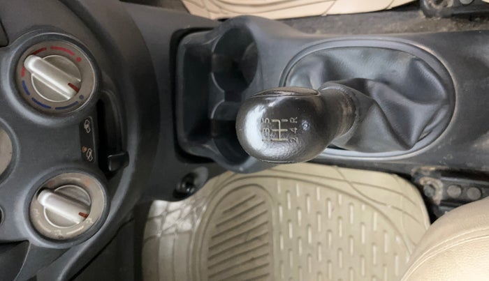 2014 Nissan Micra Active XV, Petrol, Manual, 70,263 km, Gear Lever