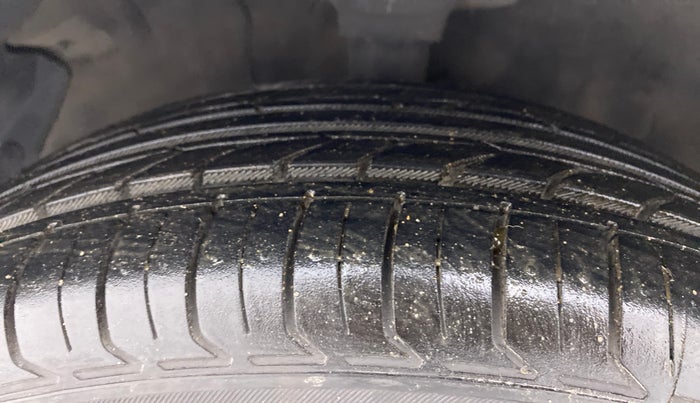 2013 Hyundai i20 MAGNA 1.2, Petrol, Manual, 50,260 km, Left Front Tyre Tread