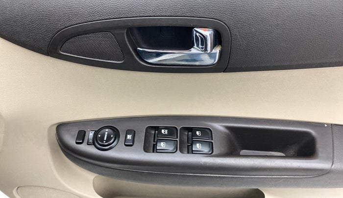 2013 Hyundai i20 MAGNA 1.2, Petrol, Manual, 50,260 km, Right front window switch / handle - Minor damage