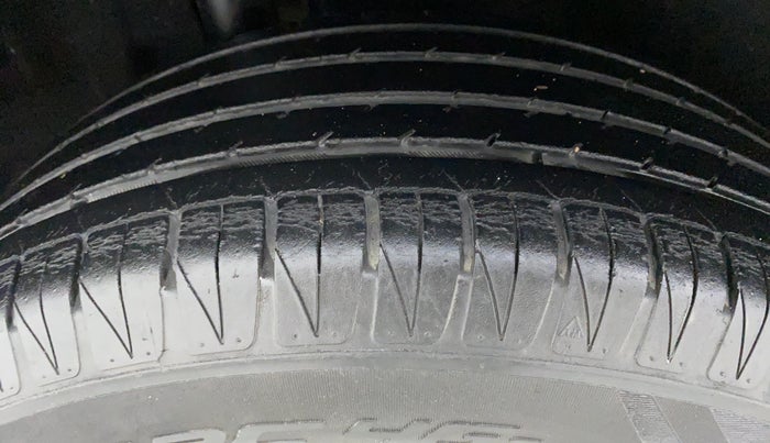 2018 Maruti Vitara Brezza ZDI + AMT, Diesel, Automatic, 26,230 km, Right Rear Tyre Tread