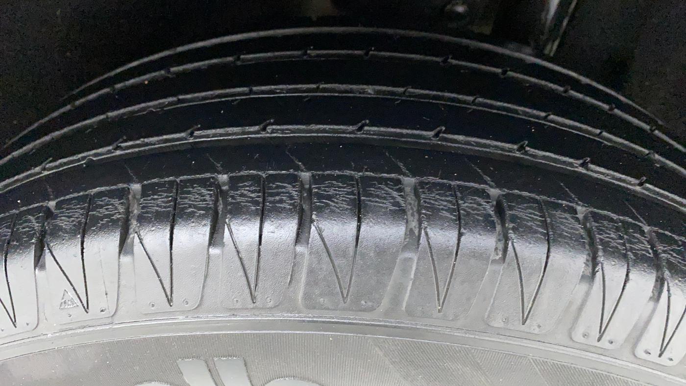 2018 Maruti Vitara Brezza ZDI + AMT, Diesel, Automatic, 26,230 km, Left Rear Tyre Tread
