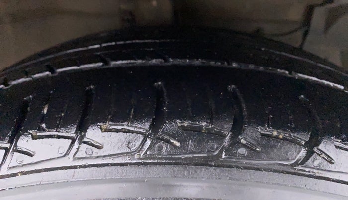 2017 Maruti Ciaz VDI+ SHVS, Diesel, Manual, 98,024 km, Right Front Tyre Tread