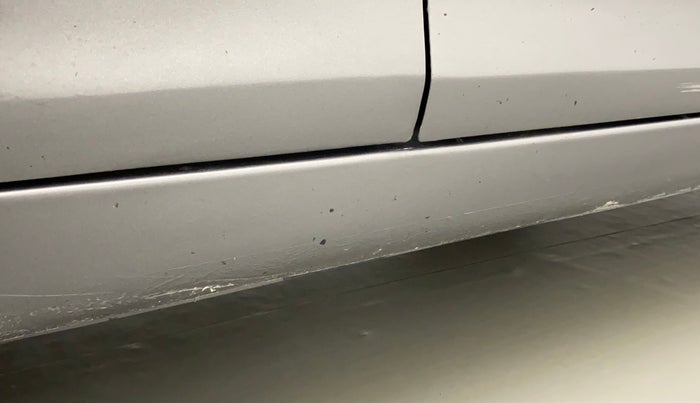 2013 Maruti Swift VXI, Petrol, Manual, 76,217 km, Right running board - Slightly dented