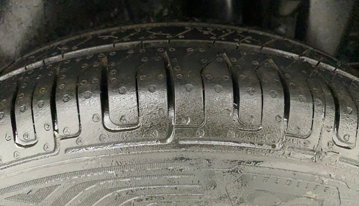 2013 Maruti Swift VXI, Petrol, Manual, 76,217 km, Left Rear Tyre Tread