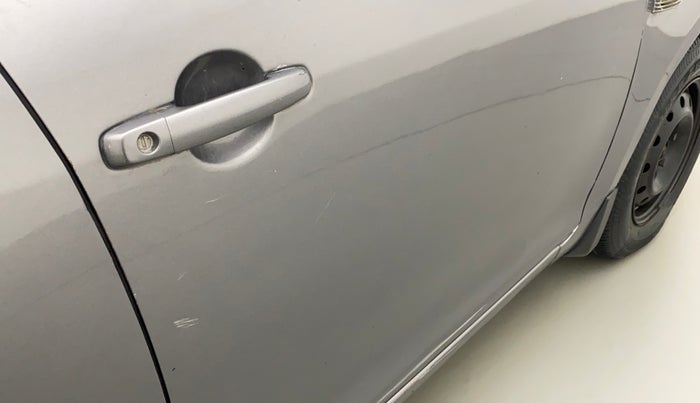 2013 Maruti Swift VXI, Petrol, Manual, 76,217 km, Driver-side door - Minor scratches