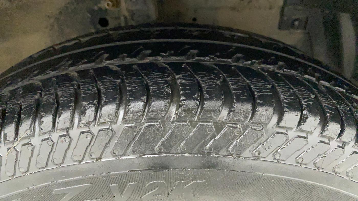 2013 Maruti Swift VXI, Petrol, Manual, 76,217 km, Right Front Tyre Tread