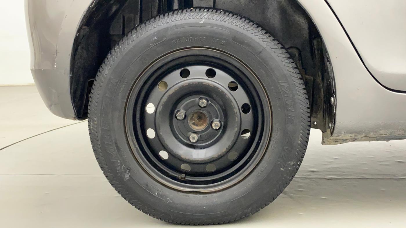 2013 Maruti Swift VXI, Petrol, Manual, 76,217 km, Right Rear Wheel